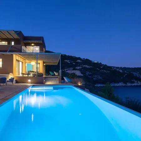 Arkoudaki Luxurious Escape With Infinity Pool & Sea Access 빌라