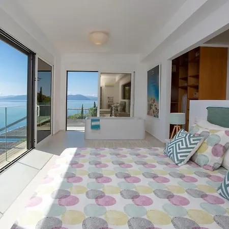 Arkoudaki Luxurious Escape With Infinity Pool & Sea Access *