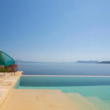 Arkoudaki Luxurious Escape With Infinity Pool & Sea Access