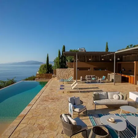Arkoudaki Luxurious Escape With Infinity Pool & Sea Access