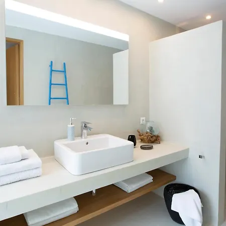 Луксозна вила Arkoudaki Luxurious Escape With Infinity Pool & Sea Access