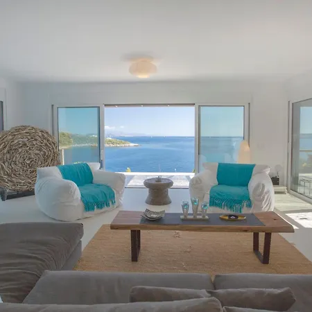 Луксозна вила Arkoudaki Luxurious Escape With Infinity Pool & Sea Access *