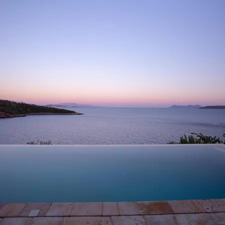 Луксозна вила Arkoudaki Luxurious Escape With Infinity Pool & Sea Access Evgiros