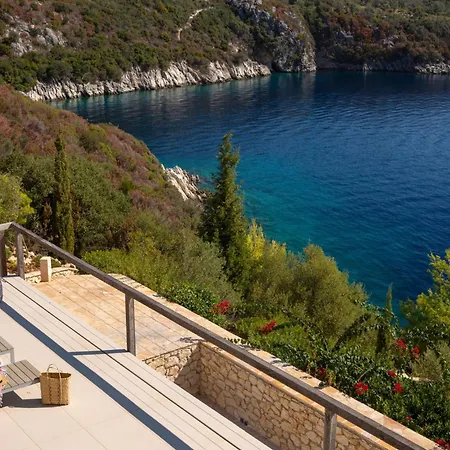 Луксозна вила Arkoudaki Luxurious Escape With Infinity Pool & Sea Access Evgiros
