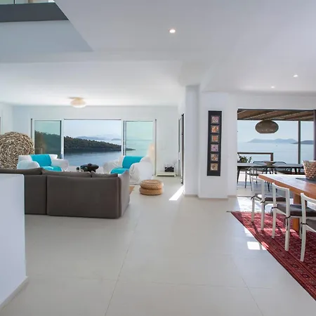 Луксозна вила Arkoudaki Luxurious Escape With Infinity Pool & Sea Access Evgiros
