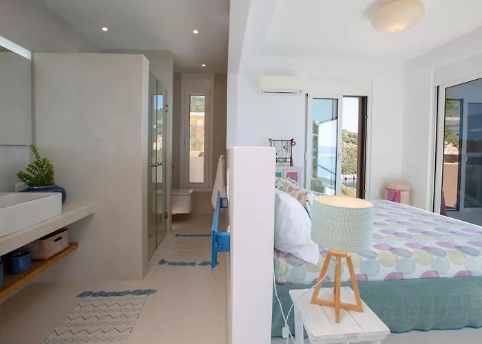 Seafront Arkoudaki Villa *