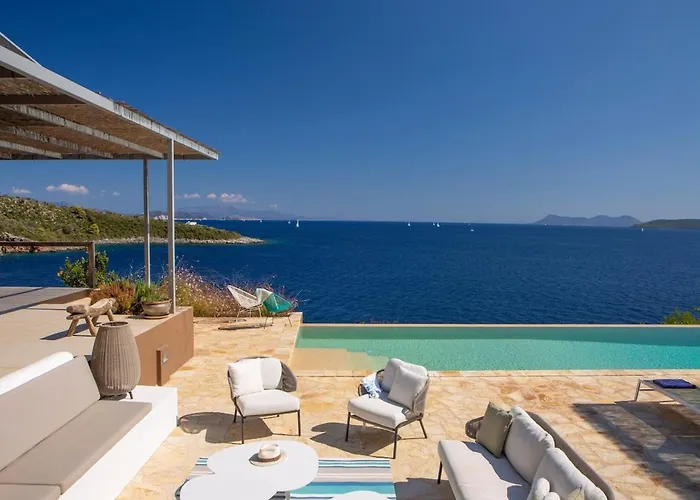 Seafront Arkoudaki Villa *