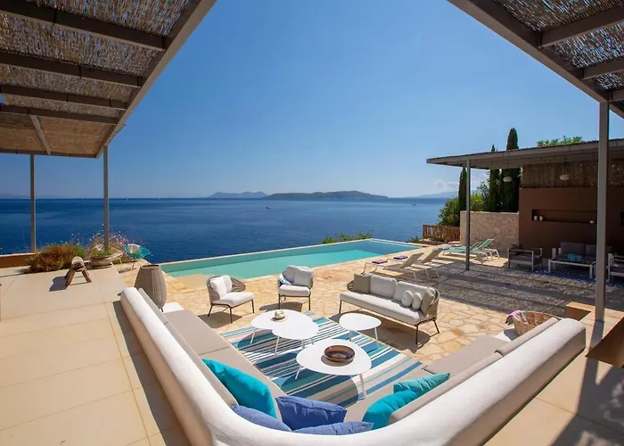 Seafront Arkoudaki Villa *